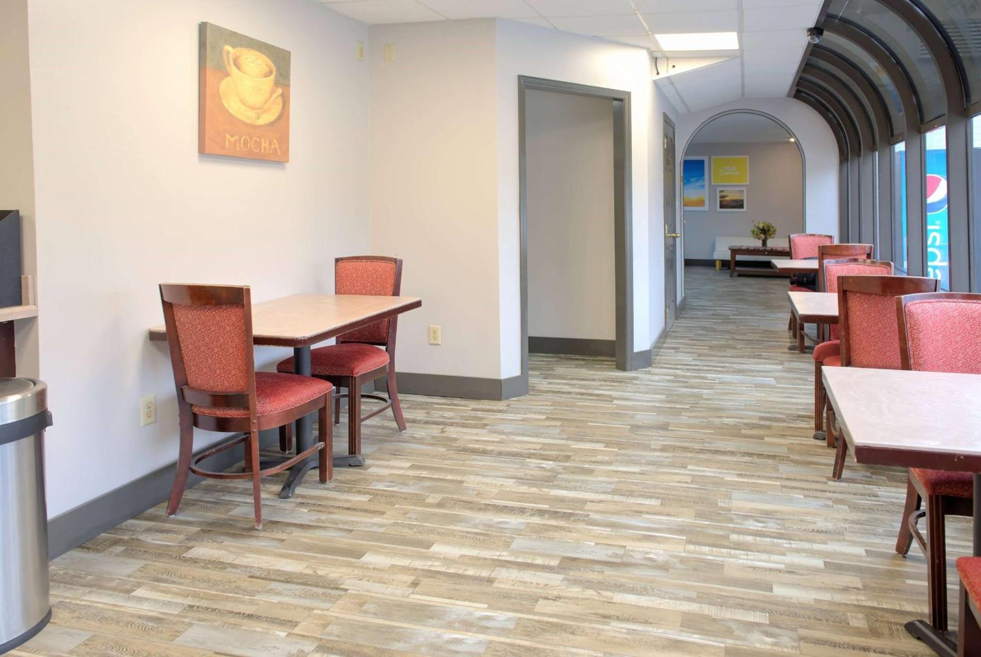 Days Inn By Wyndham Harriman Экстерьер фото